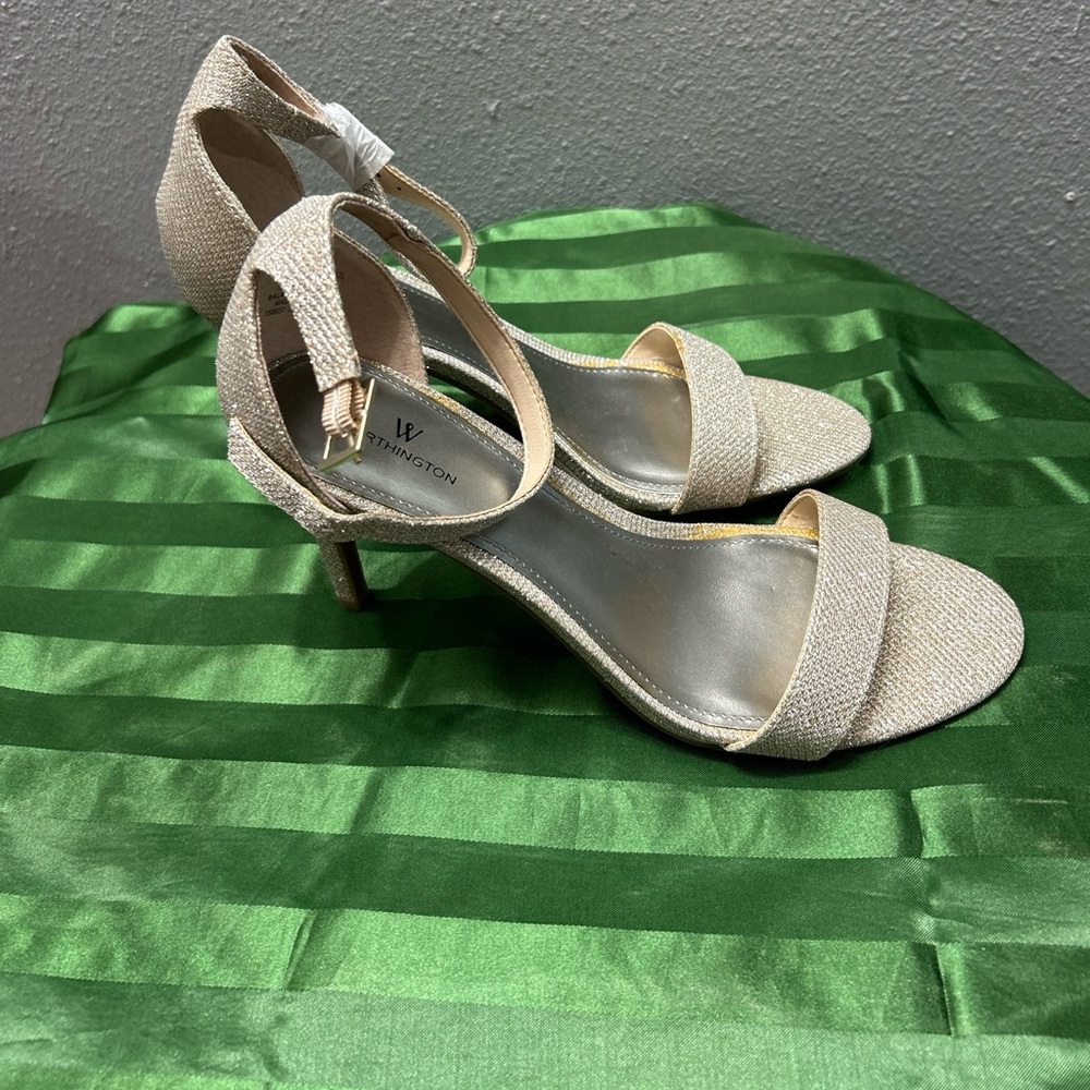Worthington Women’s glitter gold heels, size 9.5